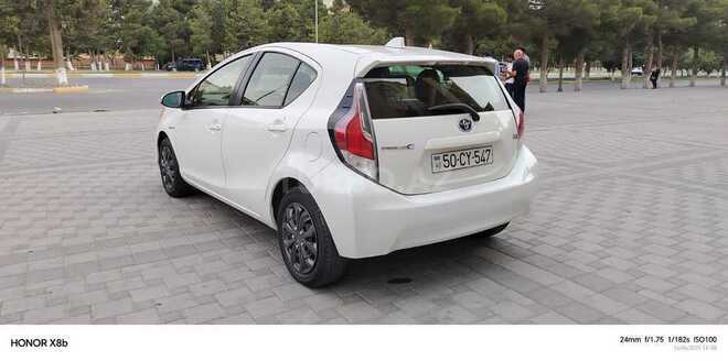 Toyota Prius C 2015, 216,205 km - 1.5 л - Sumqayıt