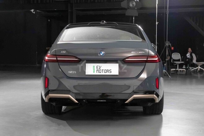 BMW i5-5