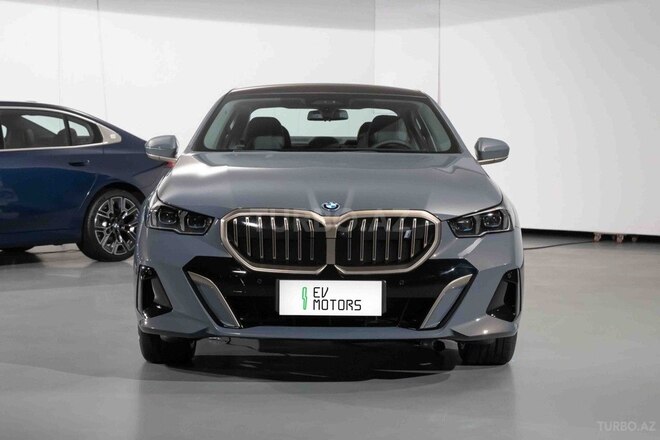 BMW i5-1