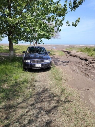 Audi A4 2003, 580,000 km - 1.8 л - Xaçmaz