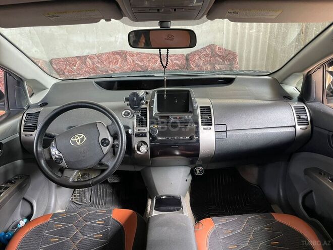 Toyota Prius-5