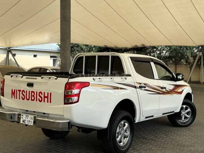 Mitsubishi L200-9