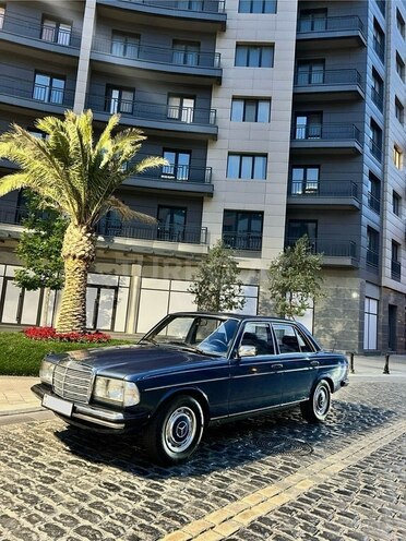Mercedes E 200 1984, 150,000 km - 2.0 l - Bakı
