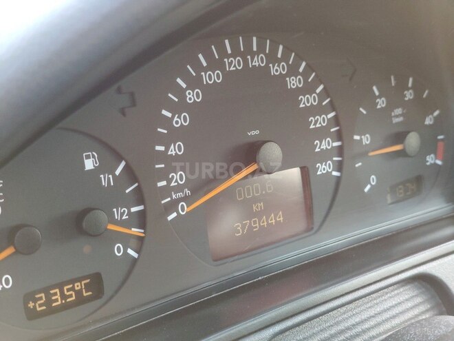 Mercedes E 270 2000, 379,000 km - 2.7 l - Sumqayıt