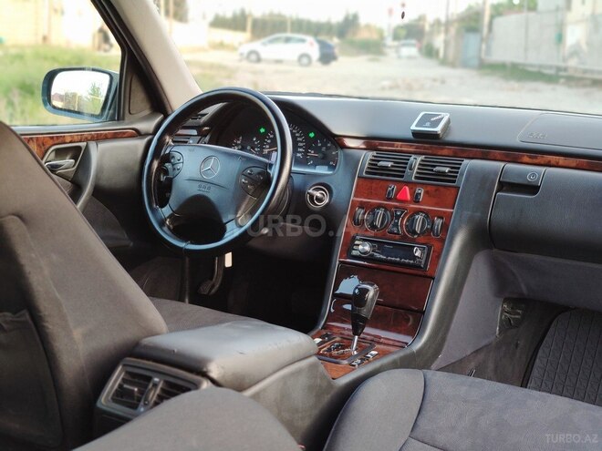 Mercedes E 270 2000, 379,000 km - 2.7 l - Sumqayıt