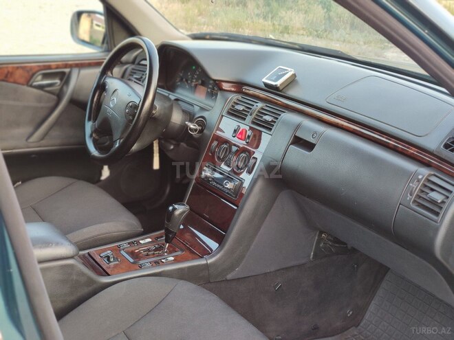 Mercedes E 270 2000, 379,000 km - 2.7 l - Sumqayıt