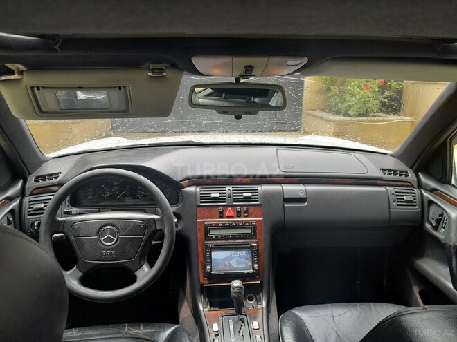 Mercedes E 220 d 1995, 22,222 km - 2.2 l - Bakı