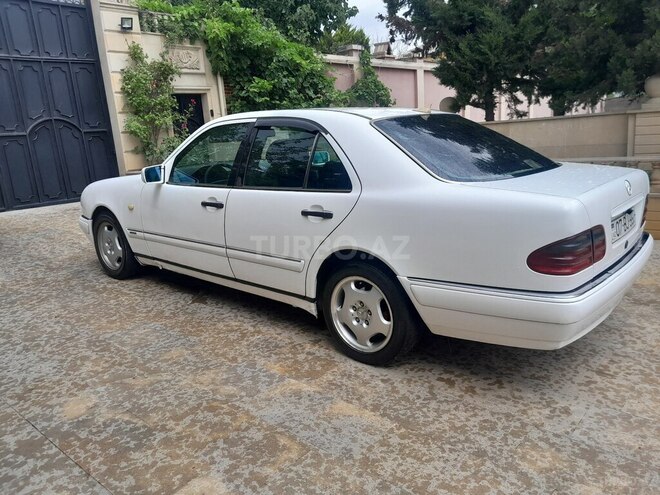 Mercedes E 220 d 1995, 22,222 km - 2.2 l - Bakı