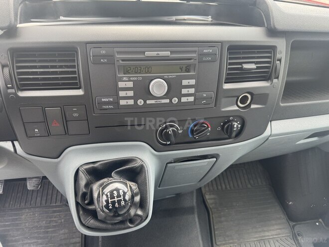 Ford Transit-11