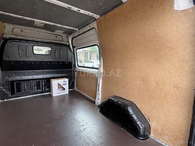 Ford Transit-9