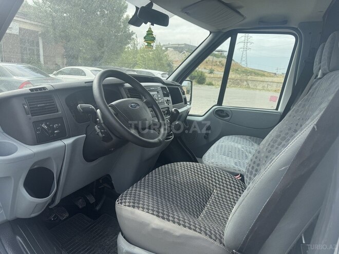 Ford Transit-10