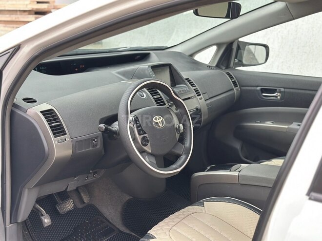 Toyota Prius-14