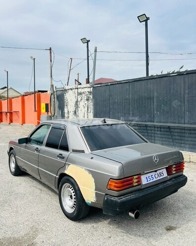 Mercedes 190-4