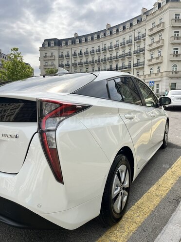 Toyota Prius-7