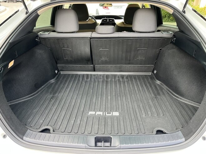 Toyota Prius-21