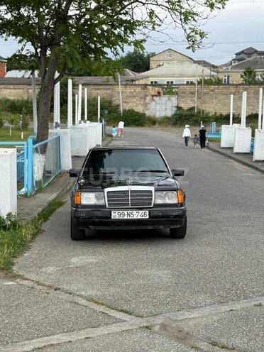 Mercedes E 200 1993, 412,563 km - 2.0 l - Quba