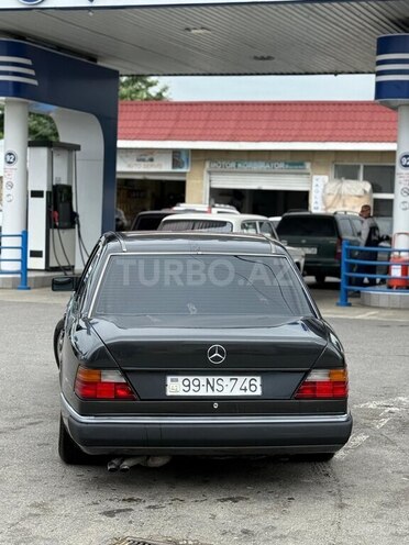 Mercedes E 200 1993, 412,563 km - 2.0 l - Quba
