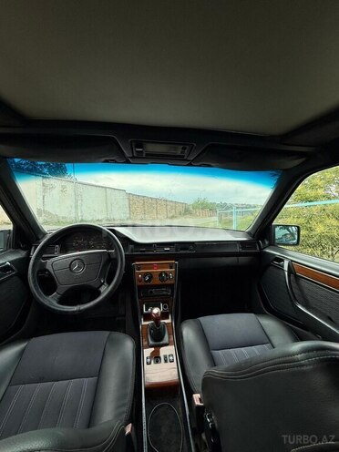 Mercedes E 200 1993, 412,563 km - 2.0 l - Quba