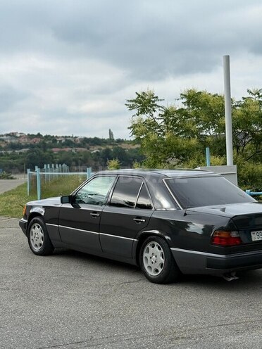 Mercedes E 200 1993, 412,563 km - 2.0 l - Quba