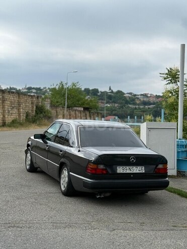 Mercedes E 200 1993, 412,563 km - 2.0 l - Quba