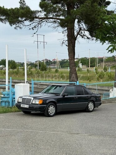 Mercedes E 200 1993, 412,563 km - 2.0 l - Quba