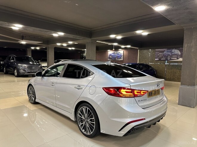 Hyundai Elantra-4