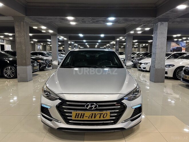 Hyundai Elantra-1