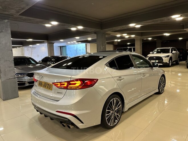 Hyundai Elantra-6