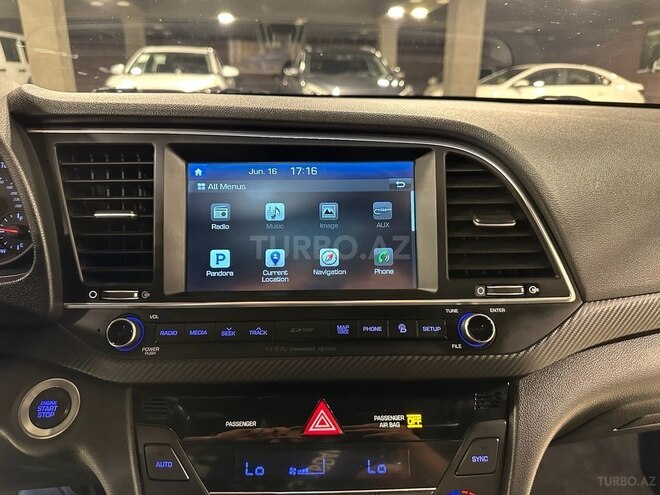Hyundai Elantra-8
