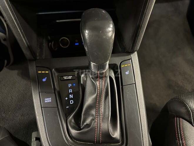 Hyundai Elantra-9