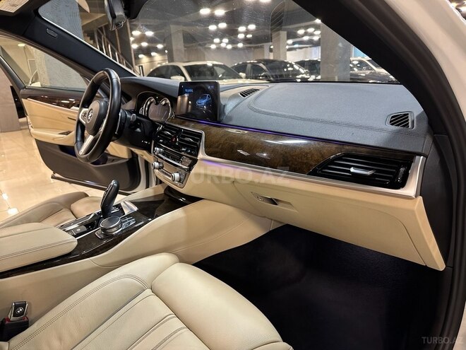 BMW 530-11
