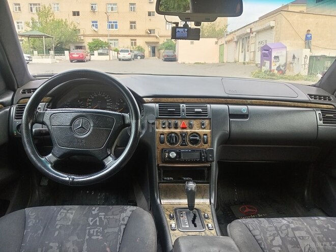 Mercedes E 230 1996, 390,000 km - 2.3 l - Bakı