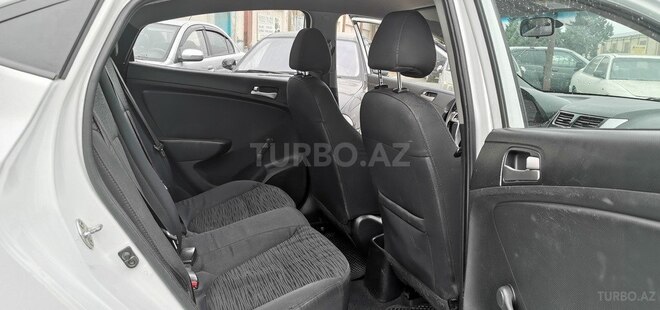 Hyundai Accent-16