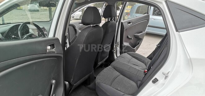 Hyundai Accent-18