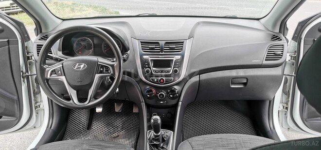 Hyundai Accent-13
