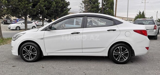 Hyundai Accent-3