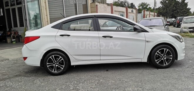 Hyundai Accent-6