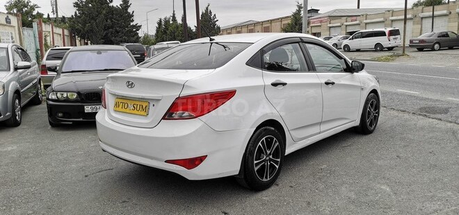 Hyundai Accent-7