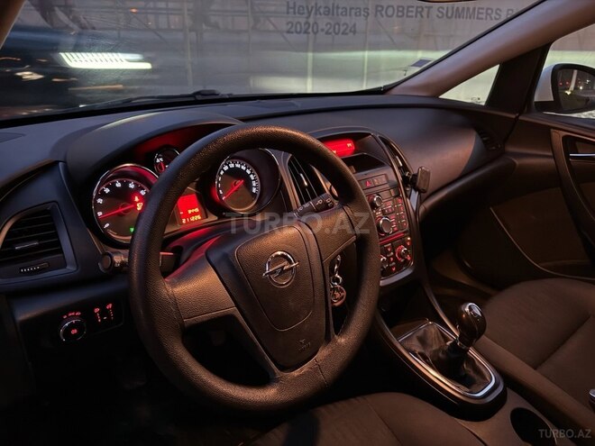 Opel Astra 2010, 137,000 km - 1.4 l - Bakı