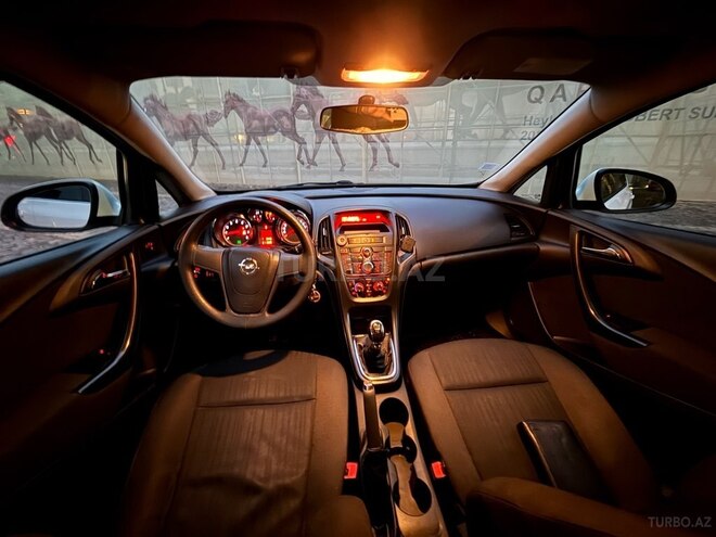 Opel Astra 2010, 137,000 km - 1.4 l - Bakı