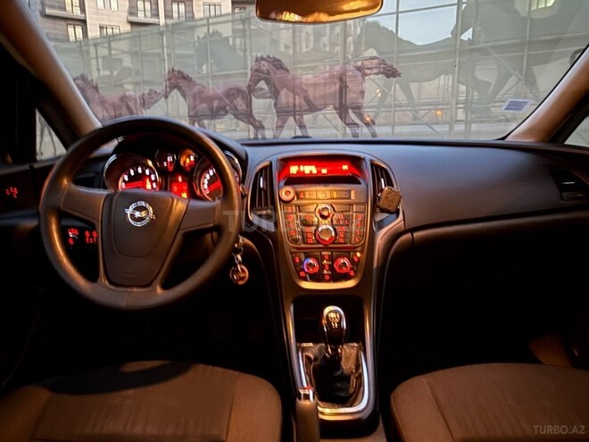 Opel Astra 2010, 137,000 km - 1.4 l - Bakı