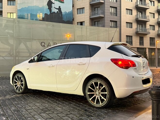 Opel Astra 2010, 137,000 km - 1.4 l - Bakı