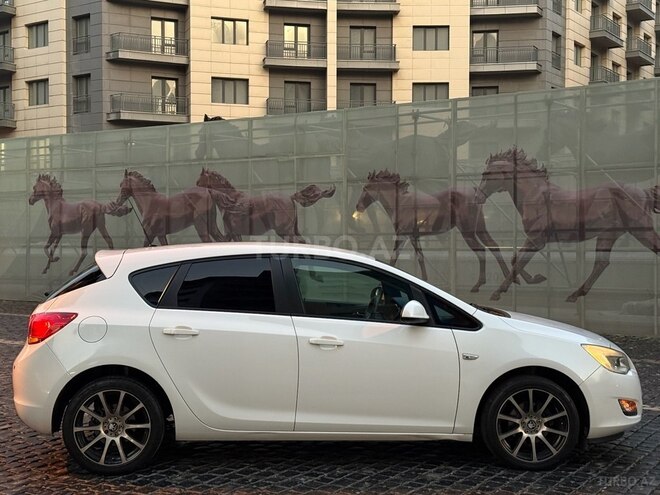 Opel Astra 2010, 137,000 km - 1.4 l - Bakı