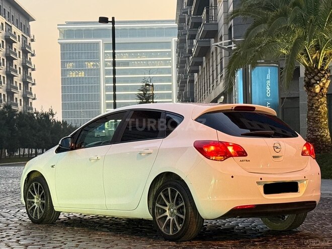 Opel Astra 2010, 137,000 km - 1.4 l - Bakı