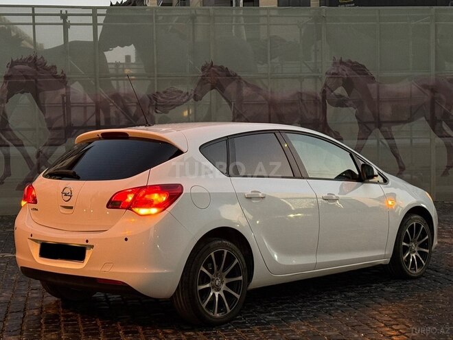 Opel Astra 2010, 137,000 km - 1.4 l - Bakı