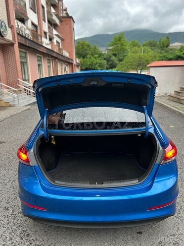 Hyundai Elantra 2017, 8,500 km - 2.0 л - Zaqatala