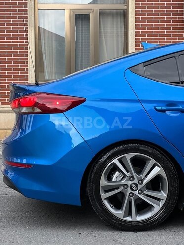 Hyundai Elantra 2017, 8,500 km - 2.0 л - Zaqatala