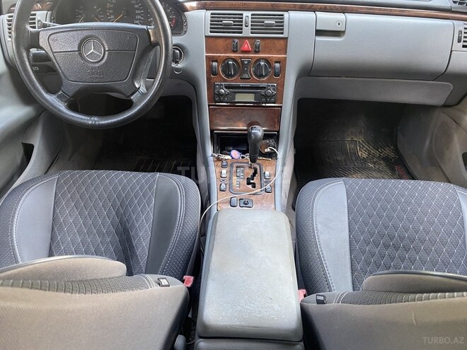 Mercedes E 240 1999, 241,041 km - 2.4 l - Sumqayıt