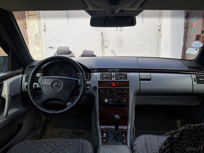 Mercedes E 200 1997, 300,000 km - 2.0 l - Bakı