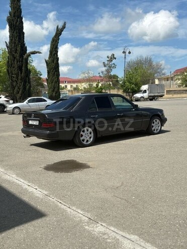 Mercedes E 220 1994, 385,211 km - 2.2 л - Zərdab